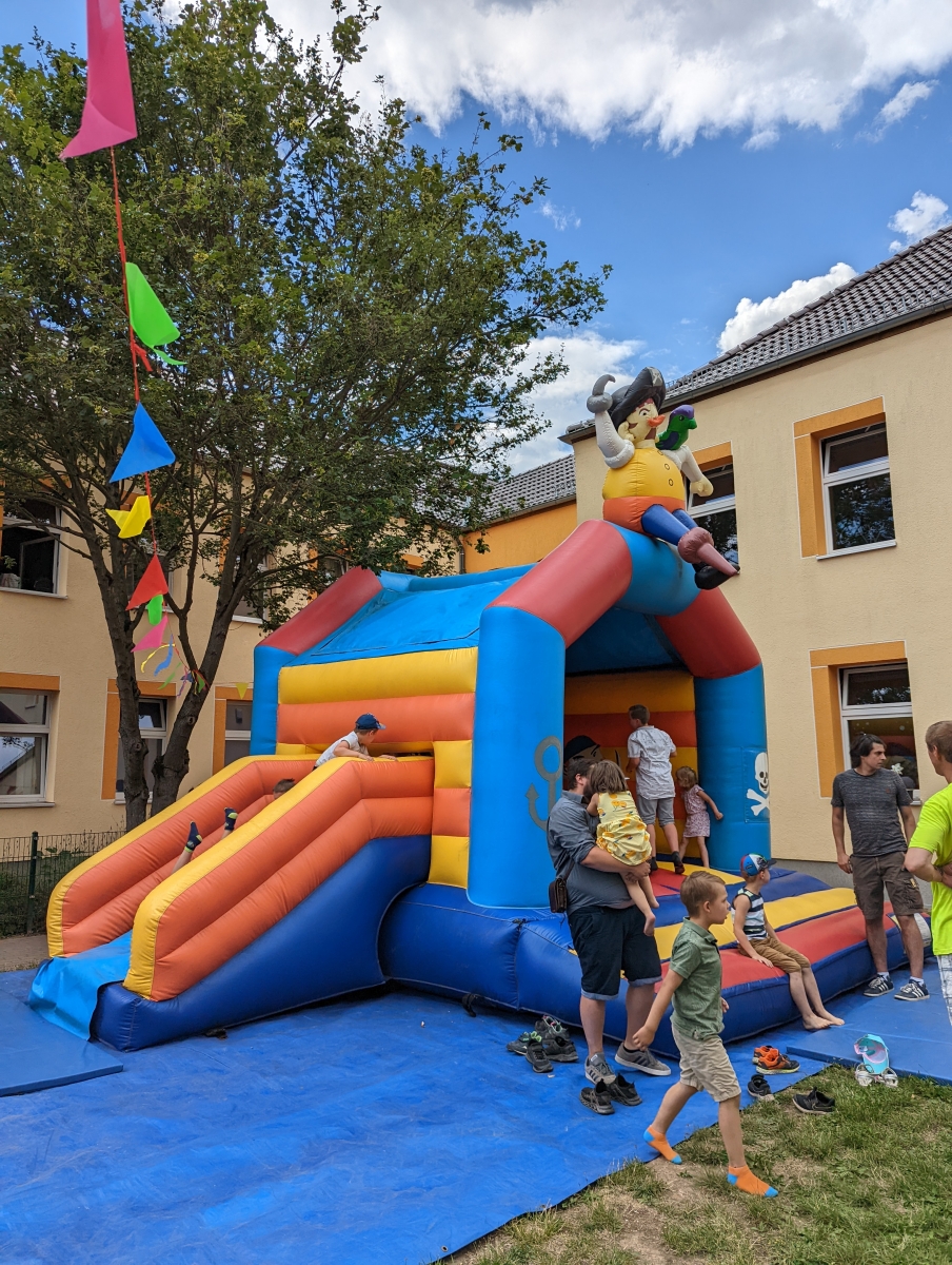 Großes Kinder-Sommerfest: Der JHV lädt zum Kinderheim Erich-Weinert in  Magdeburg - Stiftung Evangelische Jugendhilfe