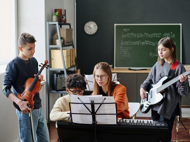 young-music-teacher-working-with-school-band_MAIN